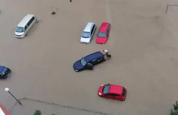 Машыны апынуліся пад вадой&nbsp;/ АўтаГродна