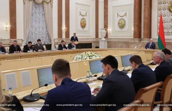 Дмитрий Басков присутствовал на совещании (в центре на переднем плане)​ / president.gov.by