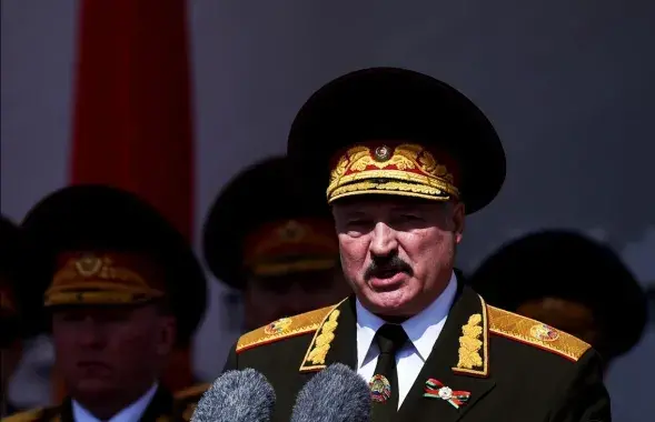 Александр Лукашенко в военной форме / Лукашэнка ў вайсковай форме