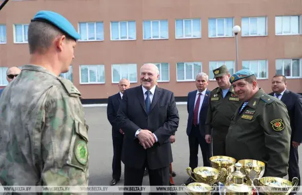 Александр Лукашенко у витебских десантников&nbsp;/ БЕЛТА​