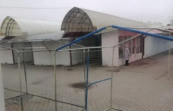 Закрытые павильоны ИП на рынке в Барановичах /&nbsp;nashkraj.by
