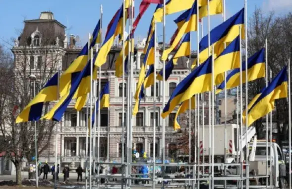 В Риге будет много украинских флагов / LETA
