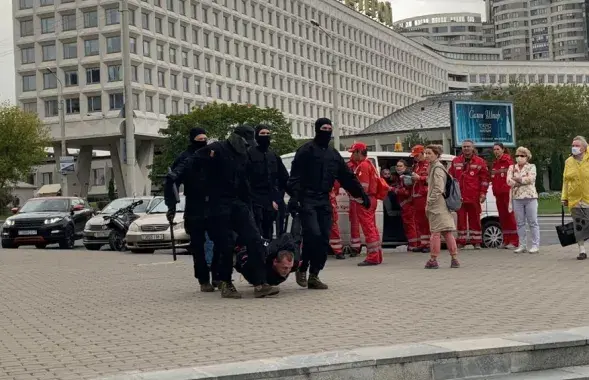 Силовики задерживают участников мирной демонстрации протеста​ / Еврорадио