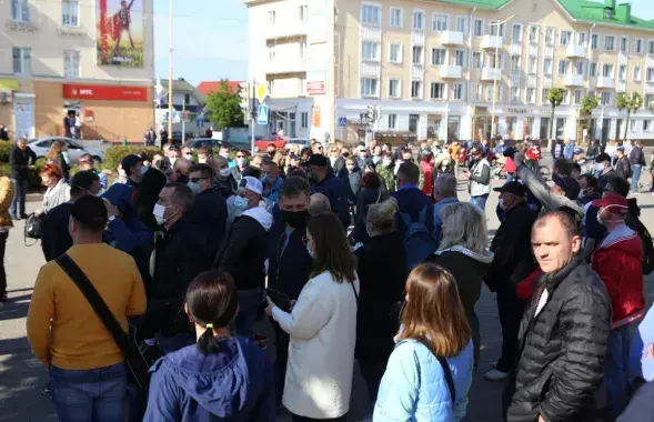 Жители Барановичей пришли поставить подпись за выдвижение Светланы Тихановской / intex-press.by​