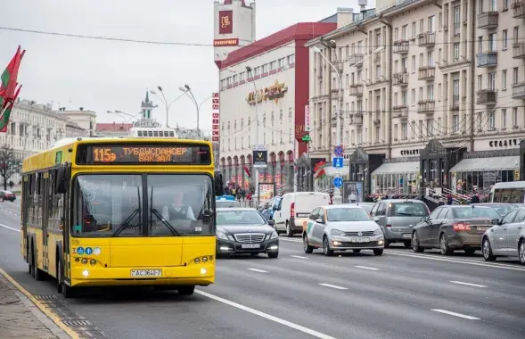 Аўтобус рухаецца па маршруце ў Мінску / Еўрарадыё​