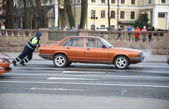 Некоторые водители жалуются, что топлива стало хватать на значительно меньшие дистанции / euroradio.fm