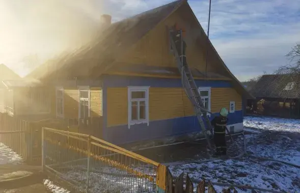 Ліквідацыя пажару ў аграгарадку Вензавец Дзятлаўскага раёна /&nbsp;grodno.mchs.gov.by