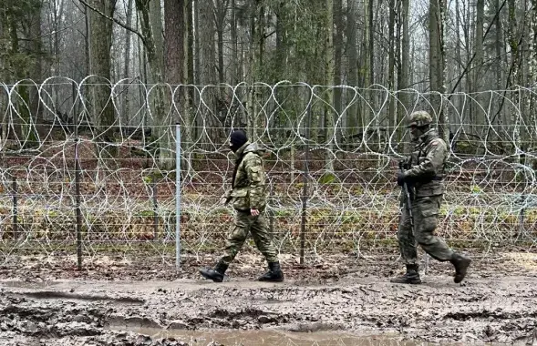 Польскія вайскоўцы на мяжы з Беларуссю​ / twitter.com/Straz_Graniczna