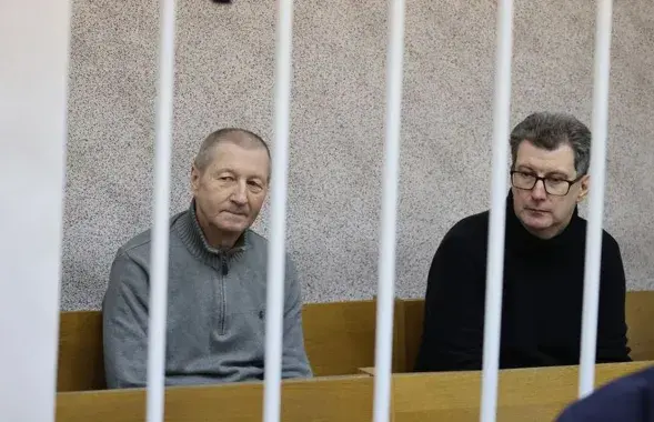 Александр Ярошук (слева) в суде / БЕЛТА
