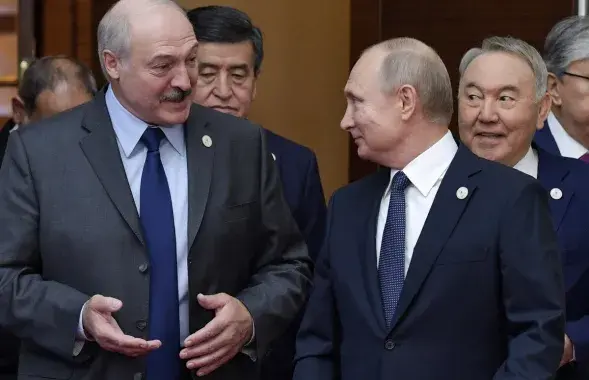 Lukashenka&nbsp;and Putin at the EEU summit / Reuters