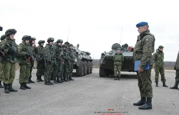 Беларускія міратворцы. Фота: &quot;Белорусская военная газета&quot;.