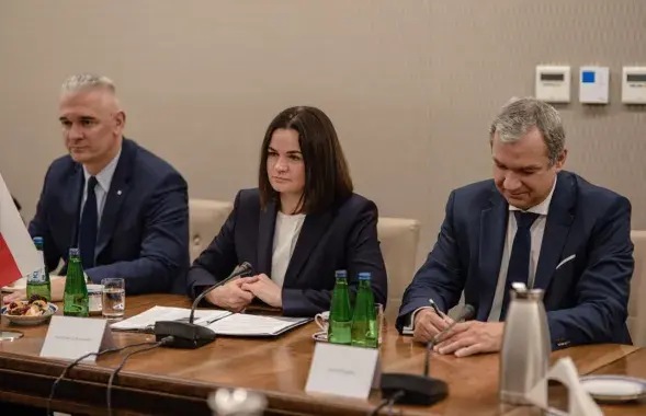 Светлана Тихановская, Валерий Ковалевский (слева) и Павел Латушко (справа) на встрече / АПК
