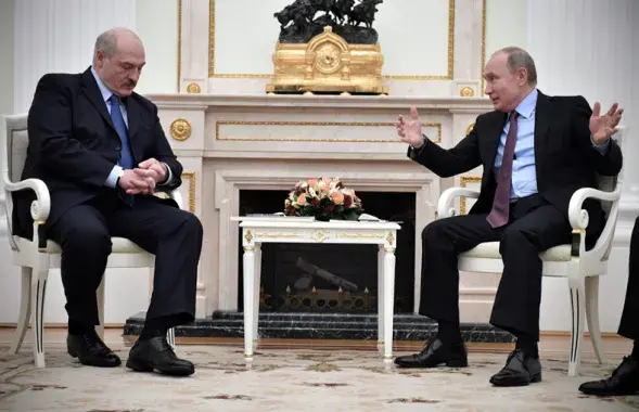 Alyaksandr Lukashenka and Vladimir Putin / Reuters