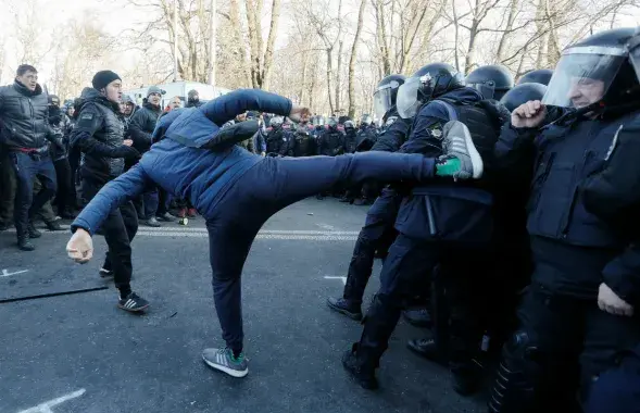 Стычки возле Верховной Рады в Киеве / Reuters​