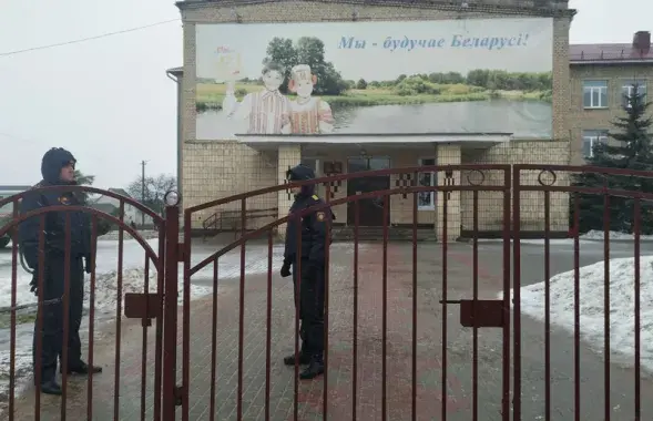 Школа в Столбцах, где произошла трагедия / Еврорадио​