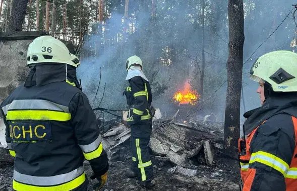 Абломкі расійскай ракеты справакавалі пажар у Кіеўскай вобласці / @dsns_telegram