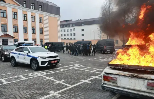 Перад "выбарамі" сілавікі зладзілі заняткі па "працы" на выбарчых участках
