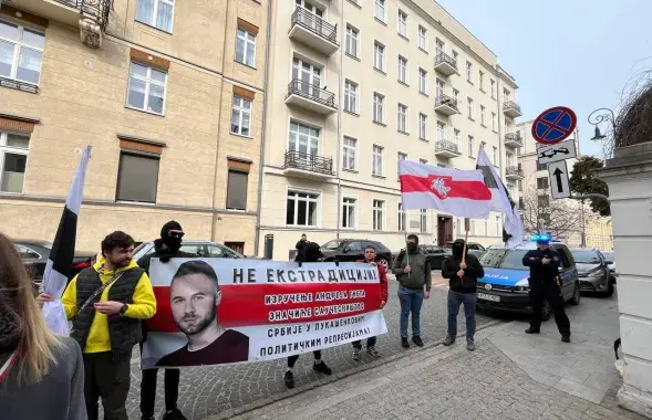 Акция возле посольства Сербии в Варшаве
