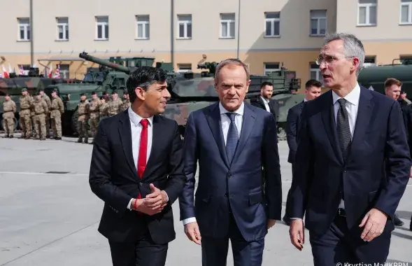 Дональд Туск с премьером Великобритании и генеральным секретарем NATO
