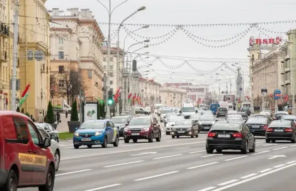 Автомобили в центре Минска

