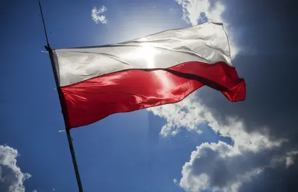 Польский флаг, иллюстративное фото
