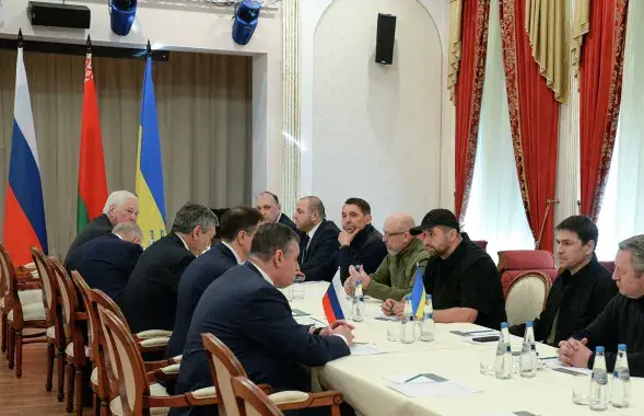 Переговоры между Россией и Украиной в Беларуси
