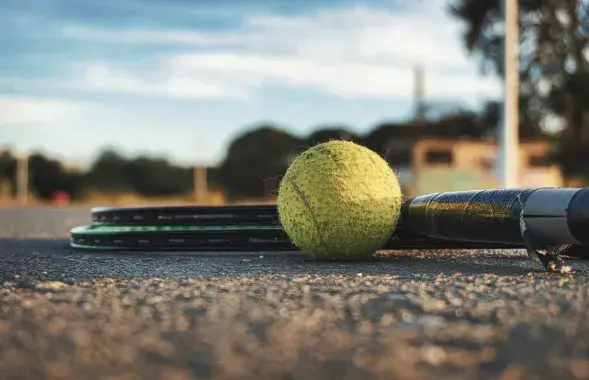 Теннис, иллюстративное фото
