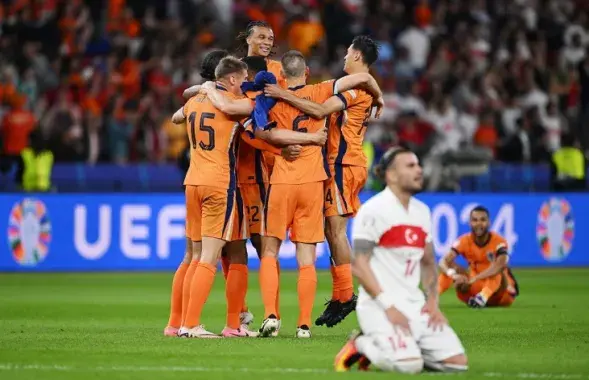 Нидерланды забили Турции
