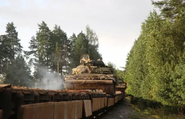 У жніўні ў Гомельскую вобласць перакінулі па чыгунцы бронетэхніку
