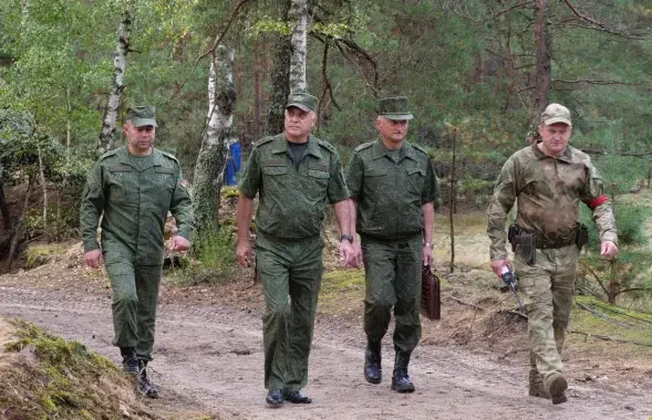 На мінулым тыдні войскі каля мяжы з Украінай інспектаваў дзяржсакратар Саўбеза Аляксандр Вальфовіч
