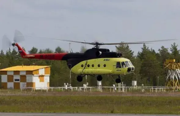 Вертолет в аэропорту российского Ноябрьска&nbsp;
