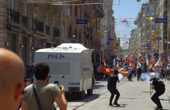 Турэцкая паліцыя ўжыла слезацечны газ у Анкары