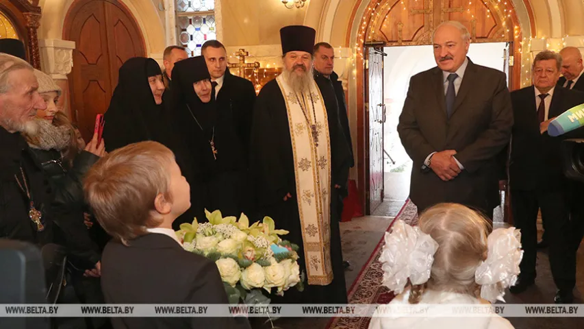 Лукашэнка перад іконамі заявіў, што беларусаў чакае "няпросты год"