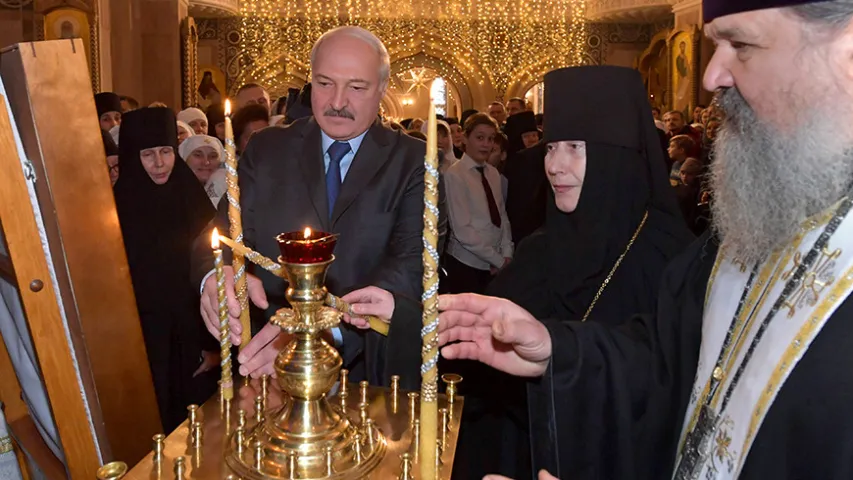 Лукашэнка перад іконамі заявіў, што беларусаў чакае "няпросты год"