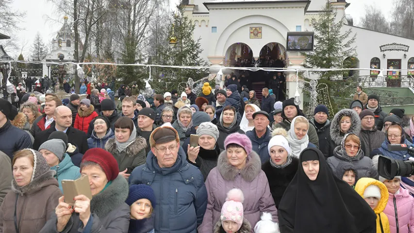 Лукашэнка перад іконамі заявіў, што беларусаў чакае "няпросты год"