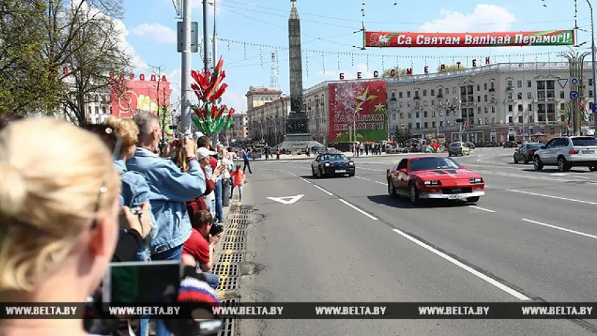 Фота і відэа з параду рэтрааўтамабіляў у Мінску