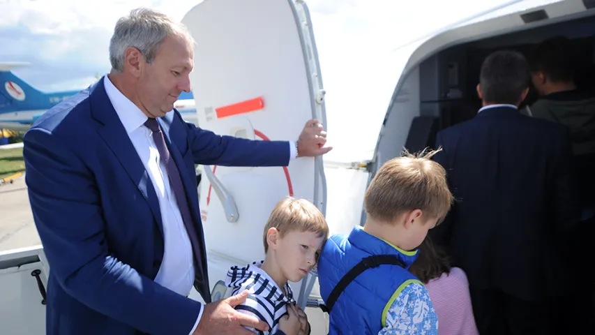 Новы самалёт "Белавія" з васільком у Мінску — фотарэпартаж