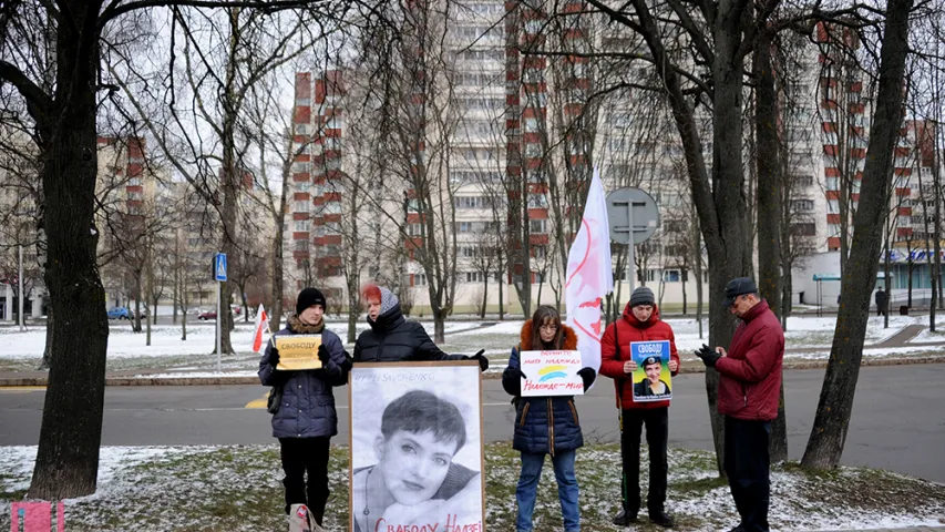 Фотарэпартаж з акцыі ў падтрымку Надзеі Саўчанка ў Мінску