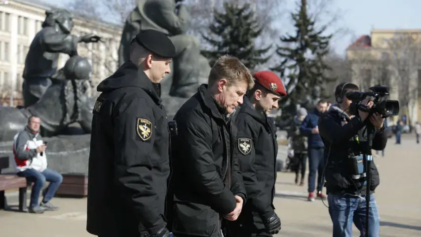 Як адбываліся затрыманні на плошчы Якуба Коласа ў Мінску (фотарэпартаж)