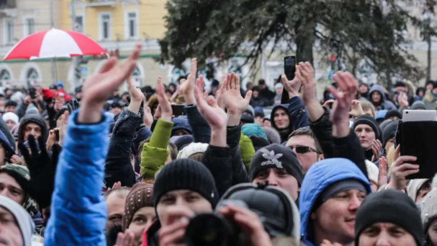 У Віцебску затрымлівалі хлопцаў, якія прыйшлі на афіцыйную акцыю