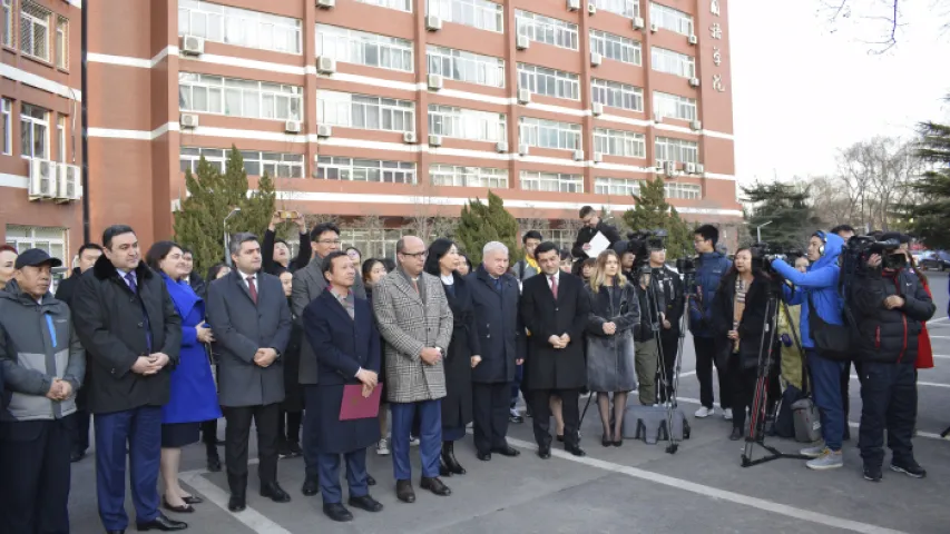 У Пекіне на адкрыцці помніка Купалу кітайскія дзеці чыталі беларускамоўныя вершы