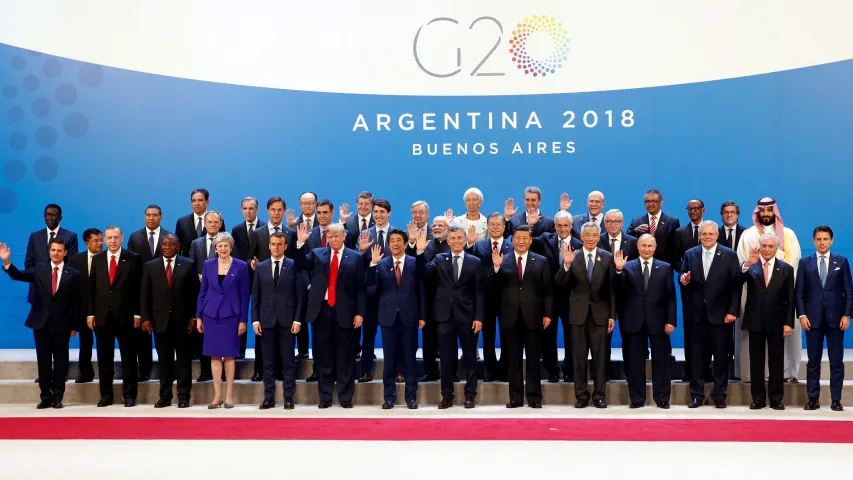 На саміце G20 Трамп не ўтрымаўся і паглядзеў у бок Пуціна (фота)