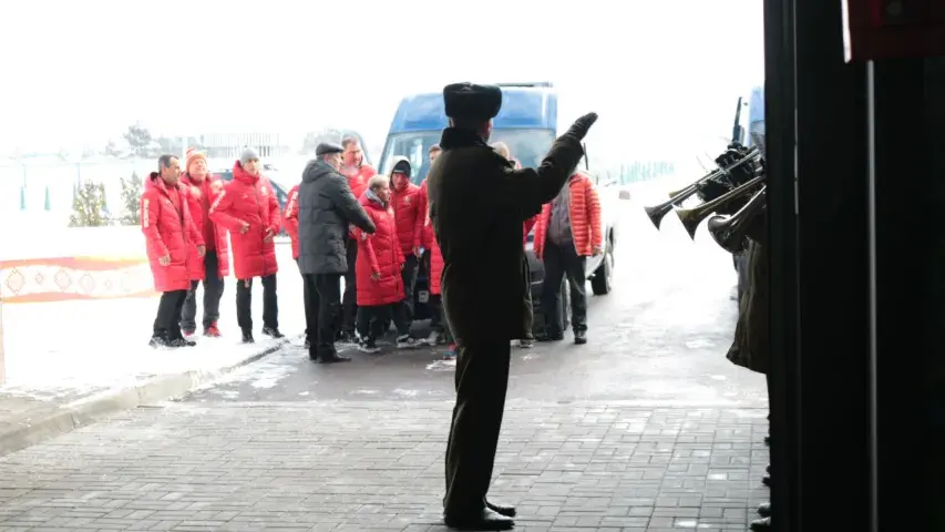 У мінскім аэрапорце Ганну Гуськову сустракалі з караваем, аркестрам і плакатамі