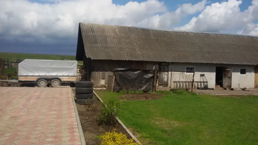 У Маладзечанскім раёне схованка з брагай была замаскіравана гноем (фота, відэа)