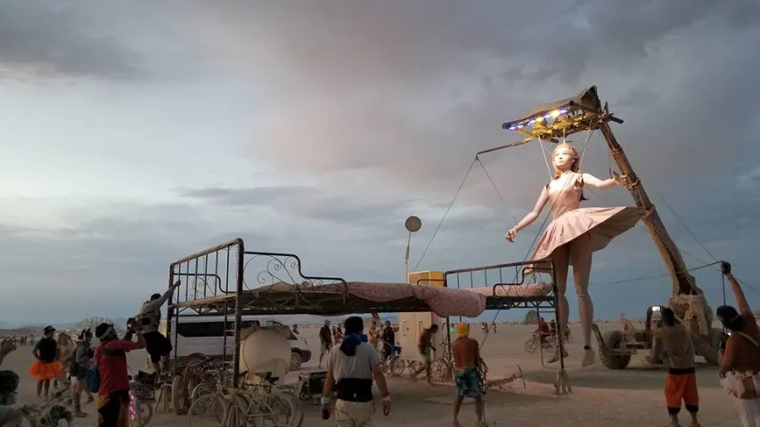 Белоруска стала одной из самых модных на Burning Man 2017