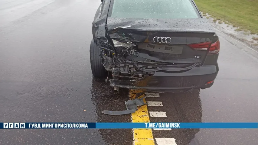 У аварыі на МКАД выляцеў у кювет і перакуліўся BMW, пацярпелі тры чалавекі