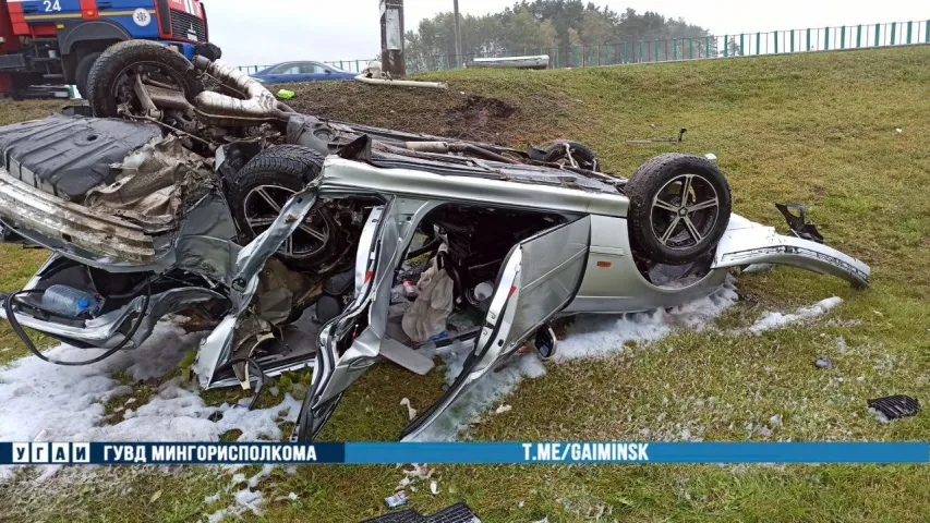 У аварыі на МКАД выляцеў у кювет і перакуліўся BMW, пацярпелі тры чалавекі