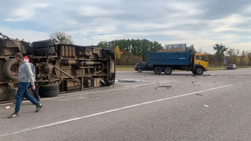 Ва Украіне трапіў пад грузавік і перакуліўся аўтобус з беларусамі