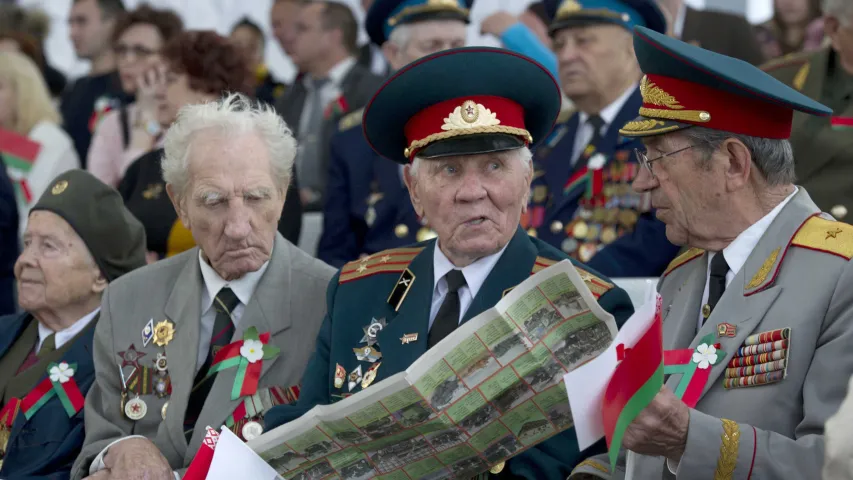 За гадзіну да салюта... Фотарэпартаж з парада ў Мінску