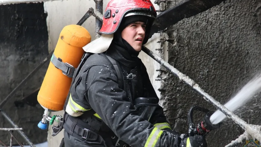 У Мінску гарэў гістарычны трохпавярховы будынак (фота, відэа)